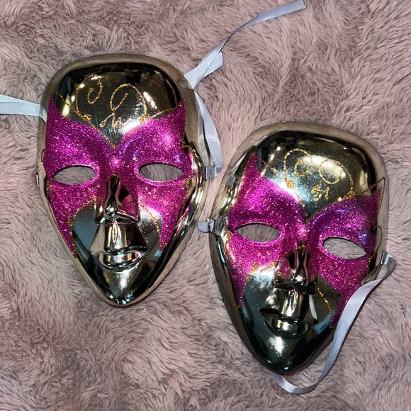 Accessories - Set of 2 Silver & Pink masks 🎭 theme parties Mardi Gras holiday dressup costume